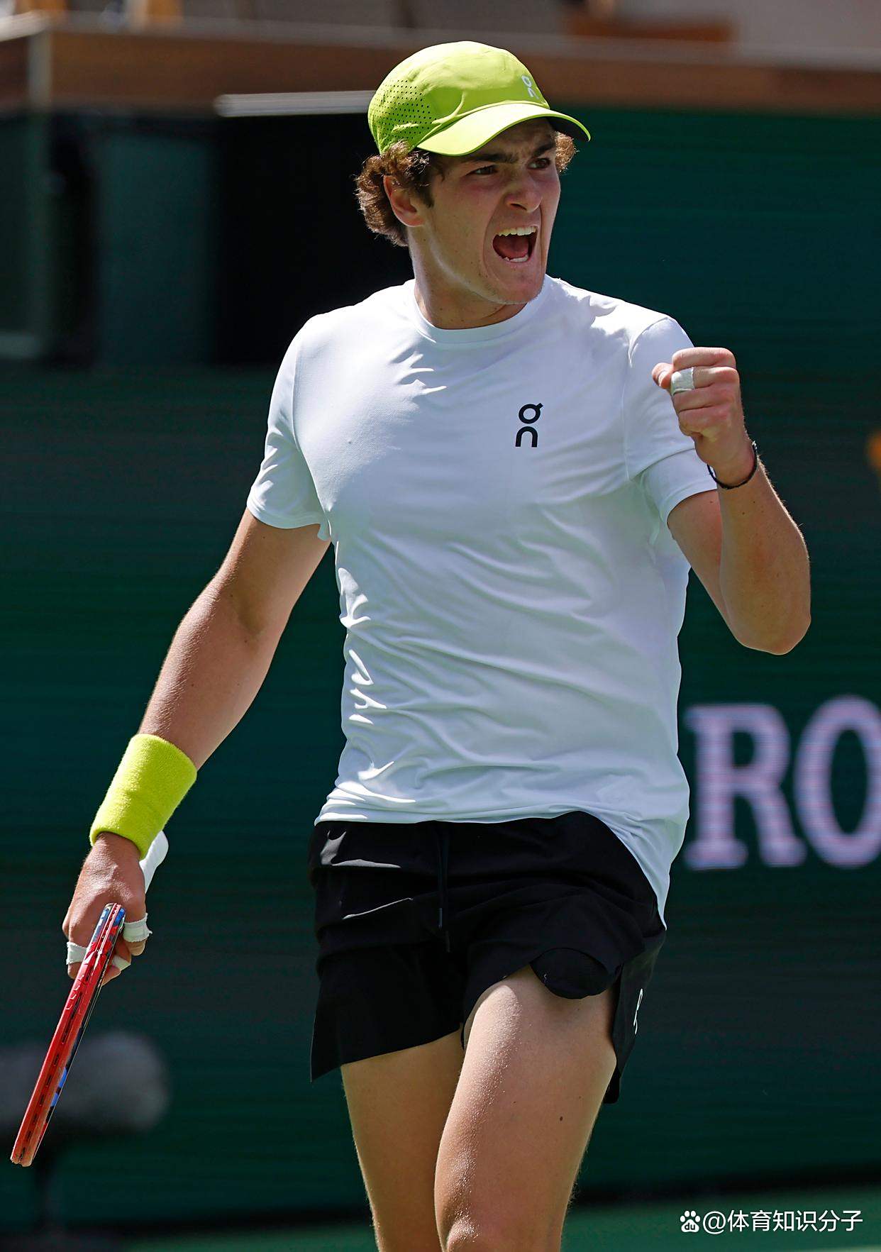 费德勒在加拿大队比赛中夺冠,出色防守引发热议!的简单介绍 费德勒在加拿大队比赛中夺冠,出色防守引发热议!的简单介绍