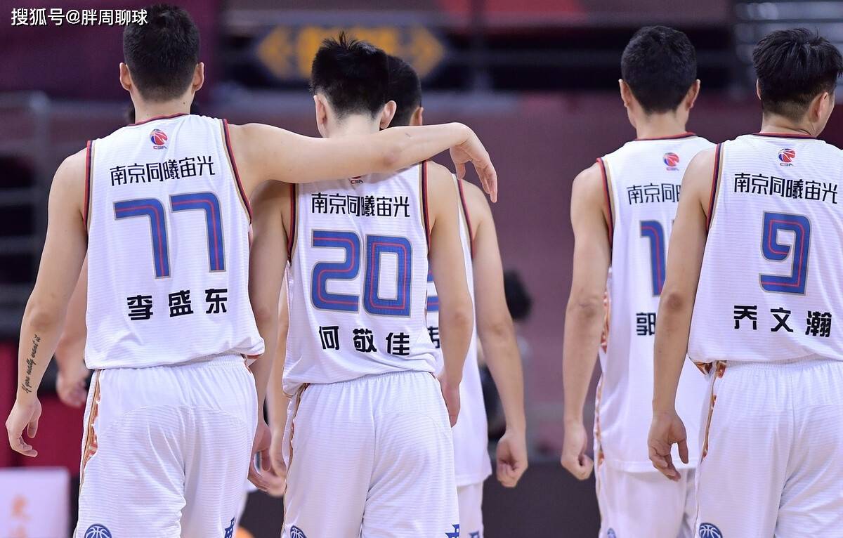 里程碑夜斯图加特主帅复盘，CBA季后赛今夜刷纪录，更衣室稳定，医务组通报恢复的简单介绍