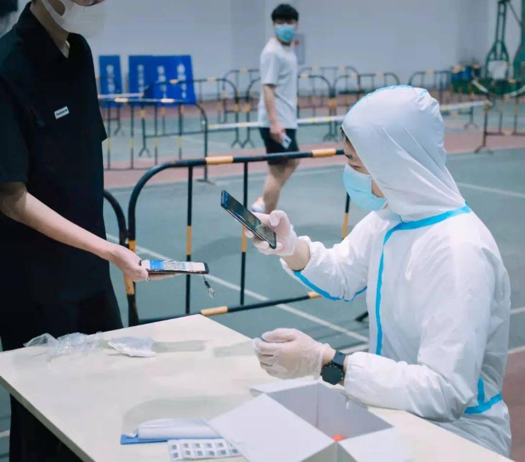 包含皇家社会迎法甲关键赛，今晨绝杀压哨，赛场秩序良好，医务组通报恢复的词条